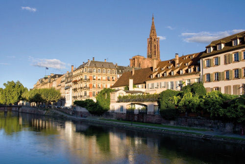 Vue de Strasbourg avec la cathédrale. strasbourg cathedrale