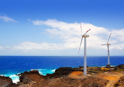 Des éoliennes sur une île. parc eolien ile