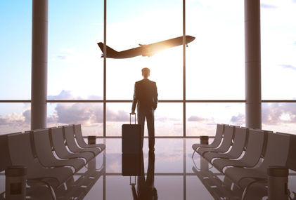 Homme dans un aéroport homme dans un aeroport