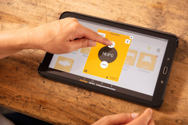 tablette avec une application permettant de piloter son chauffage